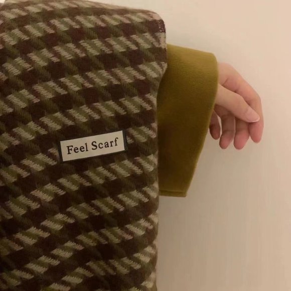 Checked scarf - Picture 3 of 3